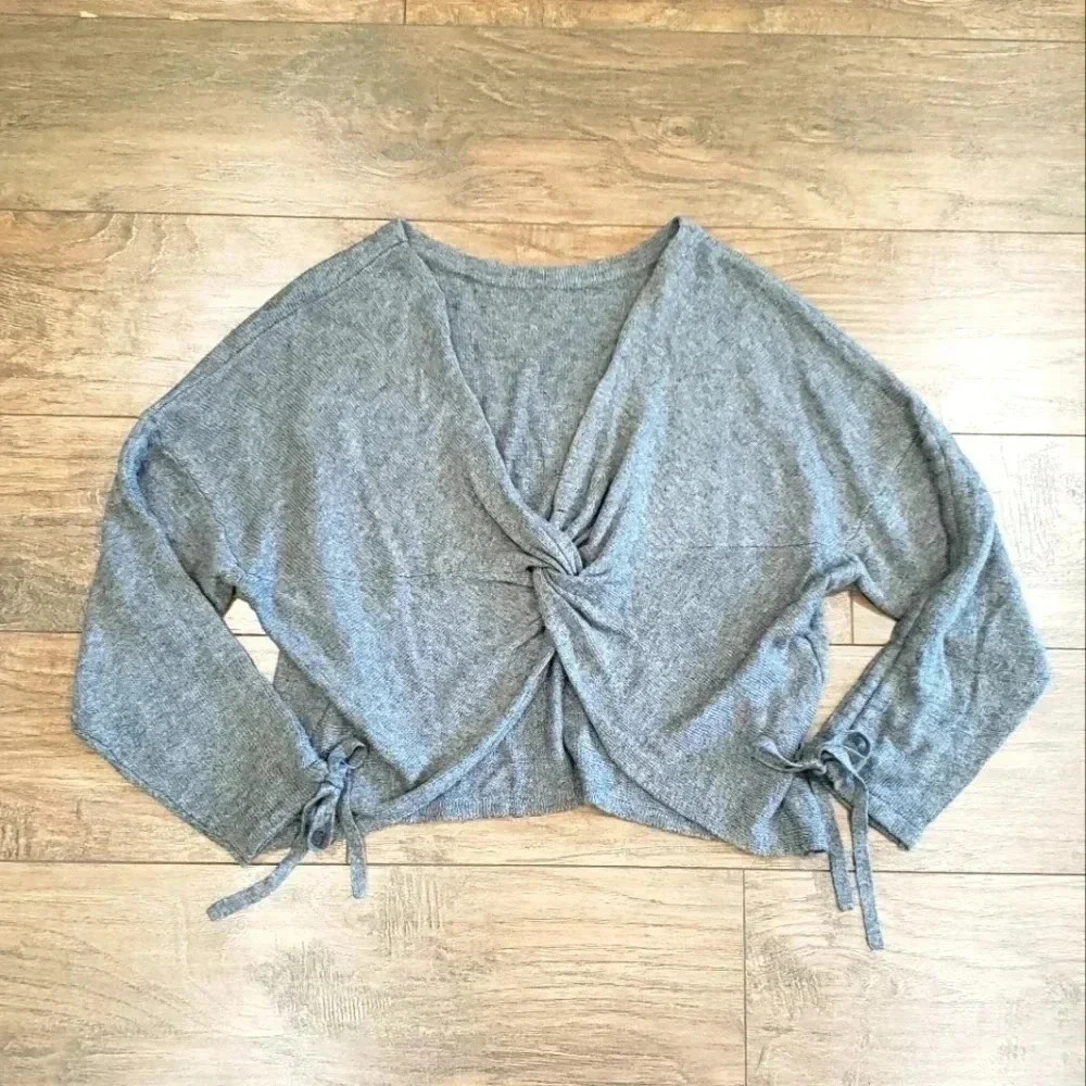 Sugar+Lips Gray Twist Front Sweater Size Medium/Large